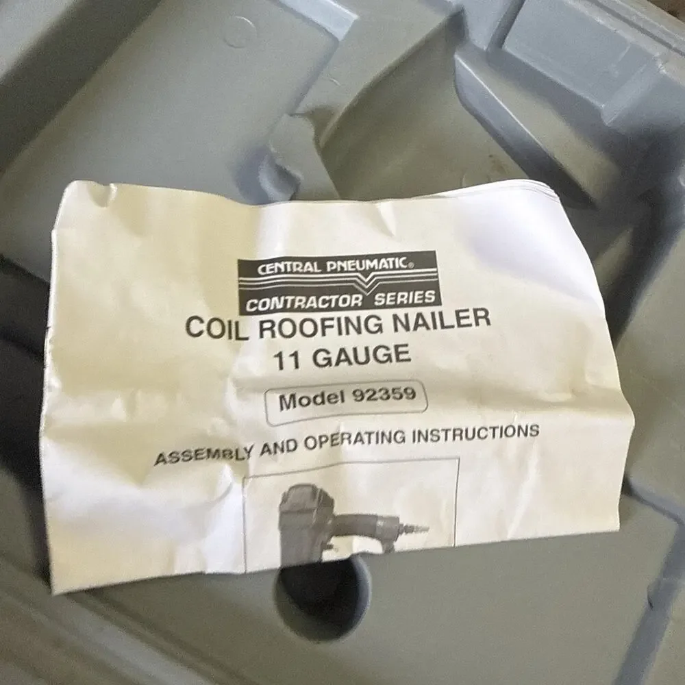 Central Pneumatic 92359 Contractor Series 15° Coil Roofing Air Nailer Gun W Case
